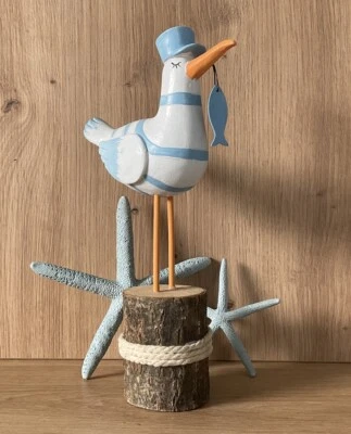 Deko Figur Aufsteller Möwe Als Seemann Mit Fisch Maritim Meer Strand  - Bild 1 von 3