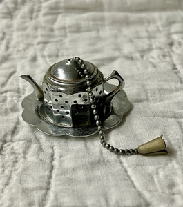 Soporte de té vintage colador forma tetera platillo cadena punta tulipán hecho en Inglaterra - Imagen 1 de 7