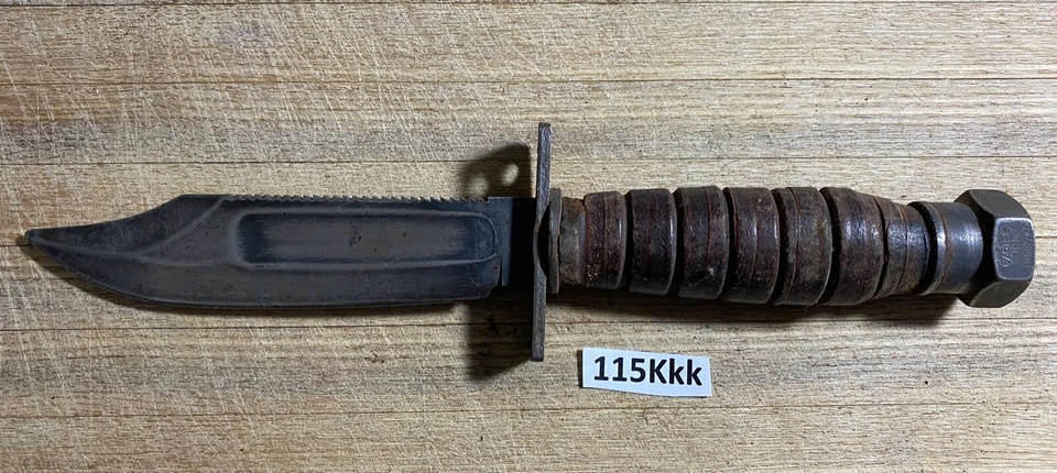 Vintage RARE Camillus 8-1979 Fixed Blade Fighting Knife. - Image 1 of 3