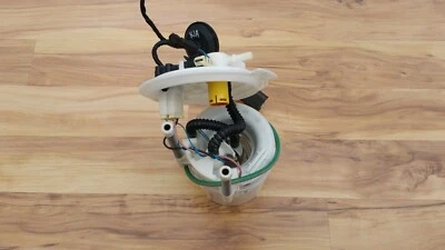 Conjunto de bomba de combustible Kia Sorento 2012 3,5 (fijación rota) estado de funcionamiento Foto 1 de 4