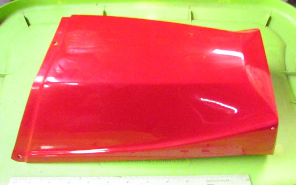 Rickman Zundapp NOS OEM Six Day 125 seção traseira de fibra de vidro vermelha p/n R008 05 216  - Imagem 1 de 4