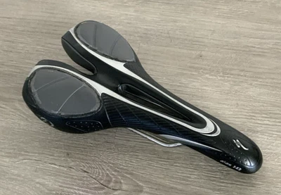 SILLÍN DE BICICLETA DE CARRETERA ESPECIALIZADO ALIAS 143 260 GRAMOS 143 MM X 272 MM TITANIO CARBONO Foto 1 de 4