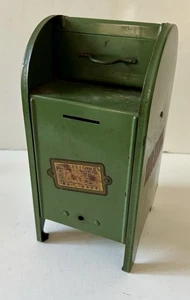 All American US Mail Box Bank Green Drop Metal Tin Toy 9" Risparmia i tuoi soldi - Foto 1 di 5