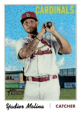 YADIER MOLINA 2019 TOPPS HERITAGE CHROME REFRACTOR #398/570 CARDINALS QQ - Image 1 of 2