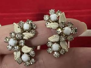 Vintage Signed WEISS N.Y. Earrings Jewellery Flower Milk Glass- Left & Right- - Picture 1 of 11