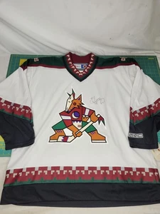 Camiseta deportiva de hockey de colección nueva con etiquetas CCM Phoenix Coyotes para hombre XL FIRMADA POR LA NHL Ladislav Nagy - Imagen 1 de 10
