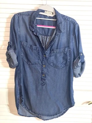 Camisa con botones de tela y piedra talla pequeña con estampado de puntos suizos para mujer Tencel Denim usada en excelente estado Foto 1 de 4