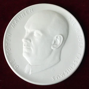 Zentralschule der Kampfgruppen, große Plakette Meissen, Ernst Thälmann, im Etui - Bild 1 von 9