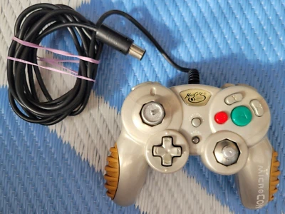 Retro Mad Catz ' MicroCon Wired Silver Controller ' GameCube Free Postage Tested - Image 1 of 4