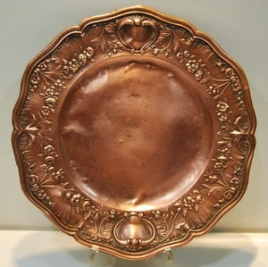MATRICE CUIVRE ciselé TRAVAIL D'ORFEVRE frise FLEURS Assiette rocaille LouisXV - Imagen 1 de 1