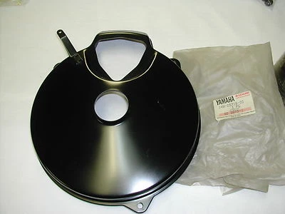 NOS YAMAHA YFM200 MOTO 4 REAR BRAKE CALIPER COVER, 2  P/N 24W-25716-00 - Image 1 of 3
