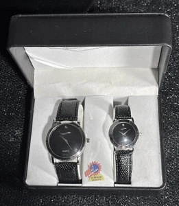 SEHR HÜBSCHES HIS & HERS UHRENSET - NEU IN DER ORIGINAL GESCHENKBOX - Bild 1 von 4