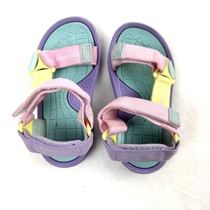 Sandalias deportivas con cierre de gancho y bucle en bloque de color para niñas, exterior EU 27/US 10,5 - Imagen 1 de 7