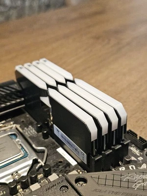 RAM Thermaltake Toughram RGB DDR4 4400 MHz -32 GB - Immagine 1 di 4