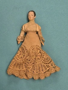 Antigua muñeca dama bisque eduardiana casa de muñecas con vestido de encaje - Imagen 1 de 5