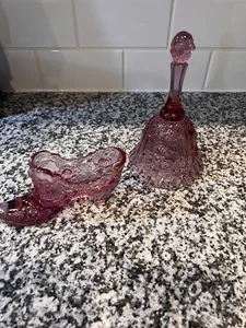 Pink glass Vintage Fenton bell and shoe - perfect condition - Picture 1 of 5