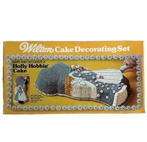 WILTON HOLLY HOBBIE CAKE PAN WILTON CAKE PAN W/ORIGINAL BOX 1976 - Picture 1 of 6