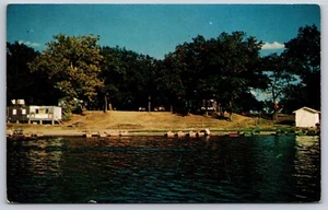 Holdridge's Crooked Lake Resort Delton Michigan Postcard - Picture 1 of 2
