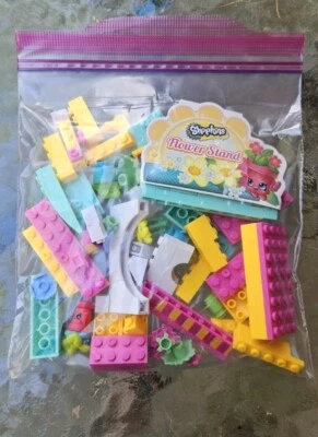 Shopkins Kinstructions - Flower Shop Building Kit 3 Figures  - Image 1 of 4