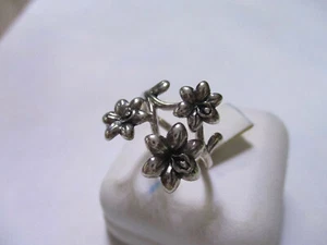Sterling Silver flower style ring with triple flower  every occasion size 6.5 - Picture 1 of 3