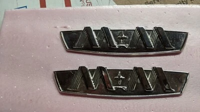 Cadillac 1959 60 162 67 70 M+M fúnebre insignias repro nuevo Foto 1 de 4