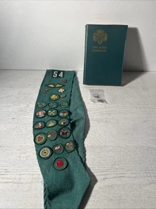 Pfadfinderhandbuch und Schärpe mit Verdienstabzeichen 1957 Vintage - Bild 1 von 12