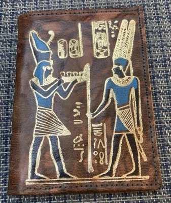 "Cartera de cuero egipcia de colección con diseño de renacimiento en relieve King Mena 3,5" X 4,5""" Foto 1 de 4