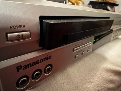 Panasonic DVD VCR Combo Reproductor Grabadora VHS CON Control Remoto PROBADO PV-D4743S Foto 1 de 4