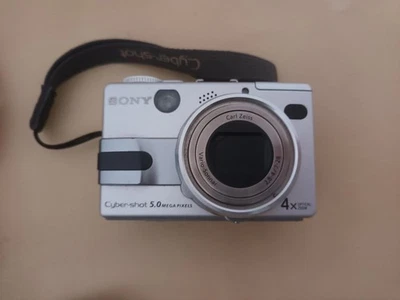 Sony Cybershot 5.0 Megapixel Digitalkamera Silber Guter Zustand - Bild 1 von 4