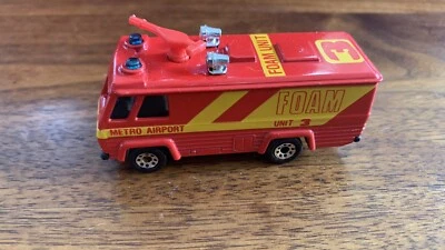 Vintage 1980 Matchbox Lesney COMMAND VEHICLE FOAM UNIT 3 Metro Airport 1:114 Red - Image 1 of 4