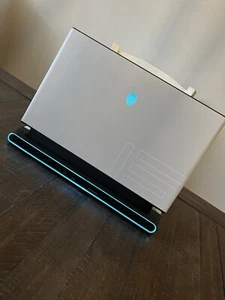 alienware m15 r4 rtx 3070 - Picture 1 of 4