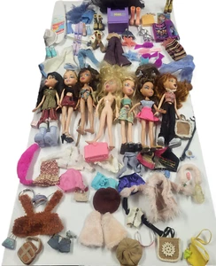 MGA LOT of Vintage Bratz Dolls Clothes Accessories 7 Dolls - Picture 1 of 4