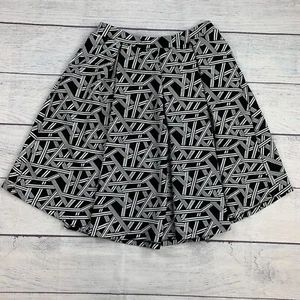 LuLaRoe Skirt L Madison Pleated Black White Print Knee Length Pockets - Picture 1 of 7