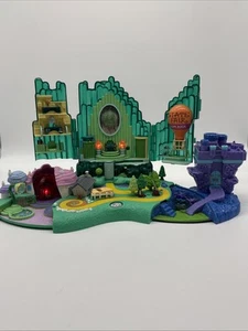 Mattel Polly Pocket Mago de Oz Ciudad Esmeralda Juego Luces Trabajo Sin Figuras - Imagen 1 de 9