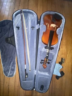 SKYLARK Model MV.007 Violin Case and Bow VINTAGE STUDENT INSTRUMENT - Image 1 of 4