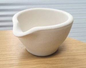 BNWOT Small Stone MASON CASH Mortar BOWL Length 11.5cm IVORY - Picture 1 of 9