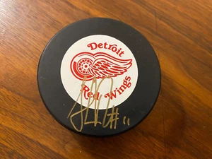 SHAWN BURR Signed DETROIT RED WINGS OFFICIAL PUCK - W/COA - Picture 1 of 2