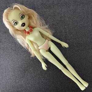 Bratz Bratzillaz - Bambola Sashabella Paws - Spiaggia di Mezzanotte - Bagliore nel Buio π - Foto 1 di 11