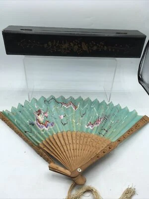 Antiguo abanico chino bordado a mano de seda dragón laca incrustación caja para pájaros Foto 1 de 4