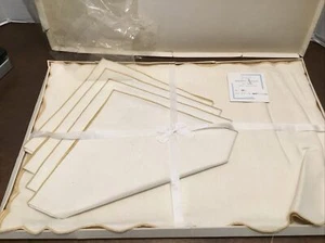 Berninia Scallop Linen Placemat & Napkin 8 Pc Set F & C No. 83 L NOS Cream - Picture 1 of 9