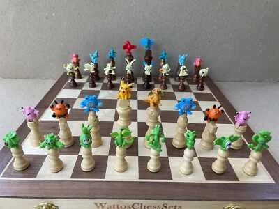 JUEGO DE AJEDREZ POKEMON - Tablero magnético madera verde amarillo 39cm genuino WattosChessSet Foto 1 de 4