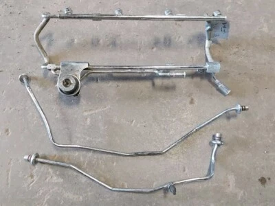 Ford Mustang GT 1987-1993 5.0 302 Fox Líneas Reguladoras de Presión de Riel de Combustible Stock Foto 1 de 4