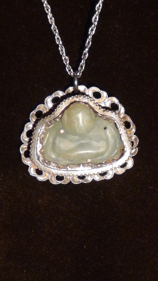 ANTIGUO AMULETO DE BUDA JADE CELADÓN NEFRITA CELADÓN CHINO DINASTÍA QING CON CADENA ESTERLINA Foto 1 de 4