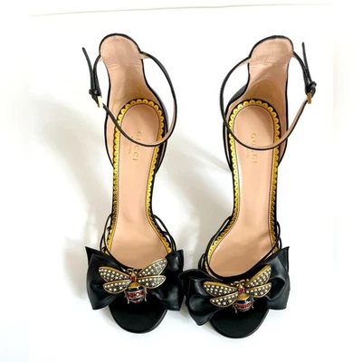 Salto Gucci Preto Couro Nappa Charlotte Queen Margaret abelha enfeitada UE 38.5 - Imagem 1 de 4