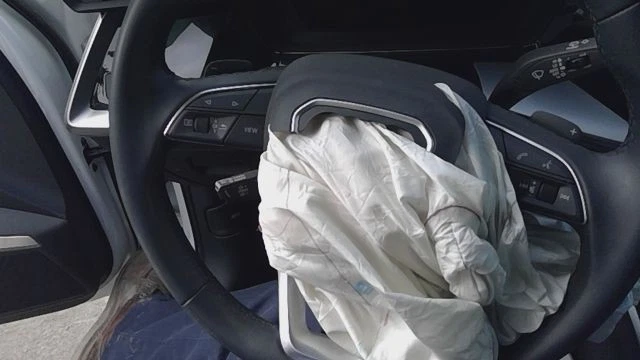 22 23 24 AUDI A3 Steering Wheel - Image 1 of 4