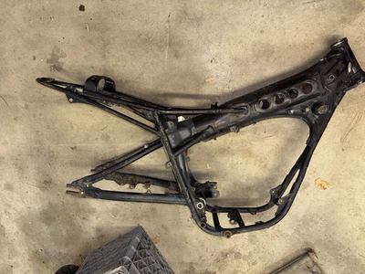 77,78  yamaha it-175 frame and swingarm, 1W2-21110-03-33 - Image 1 of 4