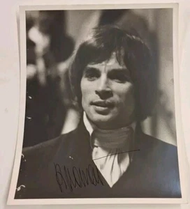 RUDOLF NUREYEV SIGNED LOUIS PERES STAMPED 8X10 PHOTOGRAPH WITH TOWLE FRAME - Picture 1 of 12