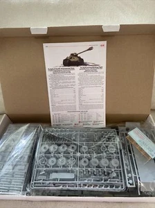 ICM Model Kit KING TIGER Pz.Kpfw.VI Ausf.B  Full Interior WWII HEAVY TANK  35364 - Picture 1 of 24