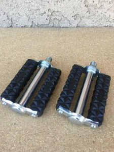 NEW 1/2" Classic UNION WAFFLE BLOCK Pedals for 1-piece Cranks Schwinn Old School - Picture 1 of 6