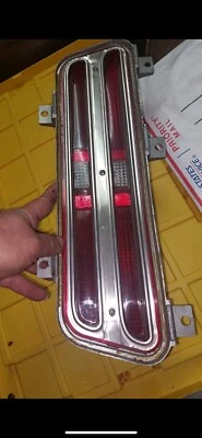 Conjunto de lámpara trasera Pontiac Firebird 1969 transmisión AM 5962109 mano izquierda  Foto 1 de 4